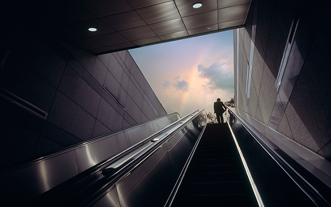escalator-business-man-urban-746-419.png